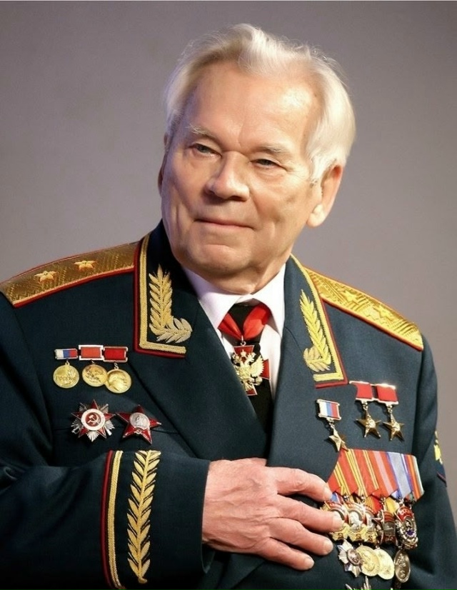 30 лет семейного счастья Михаила Калашникова
Когда в 199...