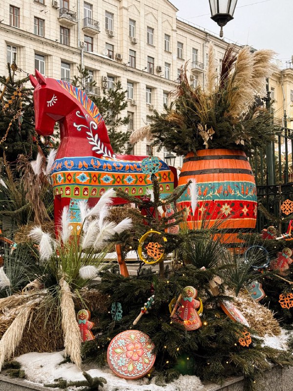 Девочки, на Тверском бульваре и на Тверской площади проходит масштабная масленичная неделя!
Там мо