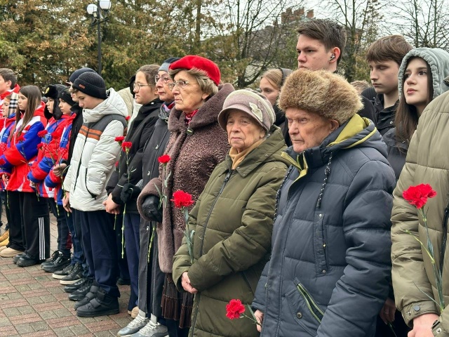 Более 100 можайцев приняли участие в Вахте Памяти у Вечн...