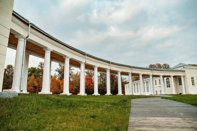 В усадьбе Горенки восстановили колоннаду😍