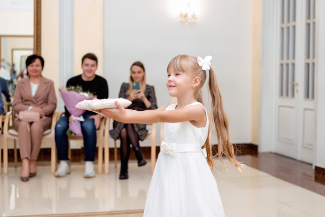 Девочки, выхожу замуж второй раз, от первого брака дочь...