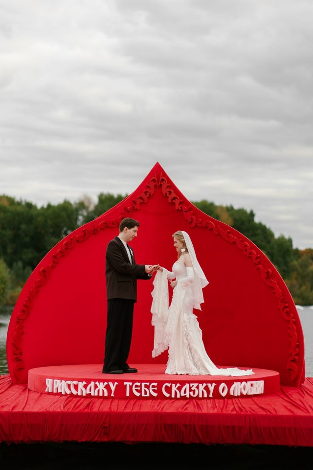 Народный русский стиль свадьбы точно топ этого года!
В...