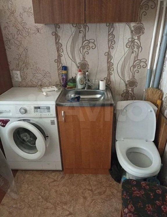 Квартиру с туалетом на кухне продают за миллион рублей...