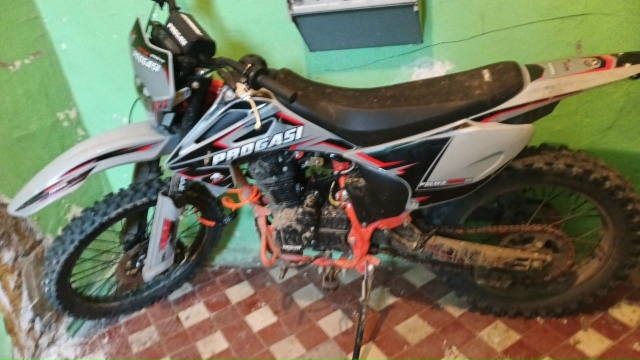 Продан вместе с водой в баке и масло и двигателе.
Будьт?...