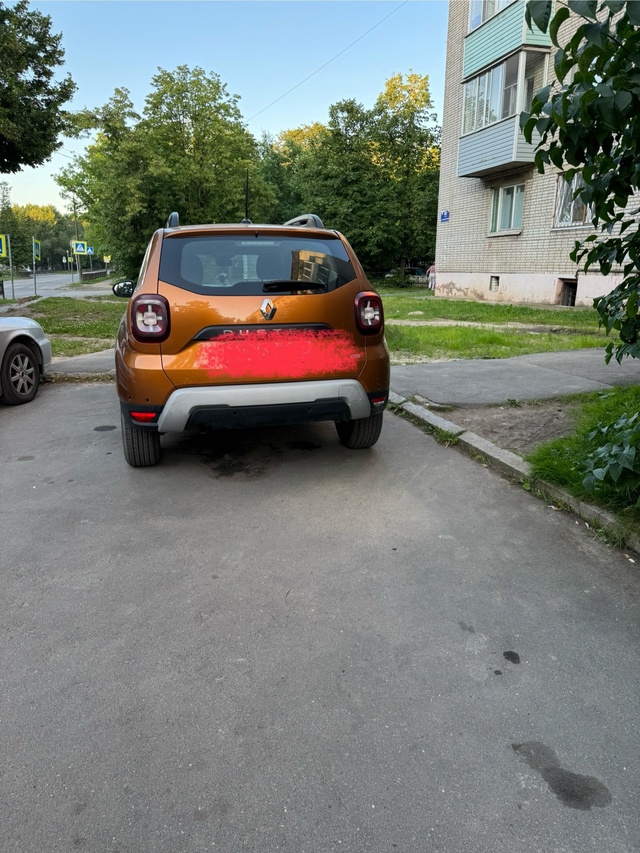 Вот, честно, задолбали! Вы хоть, когда паркуетесь, думай...