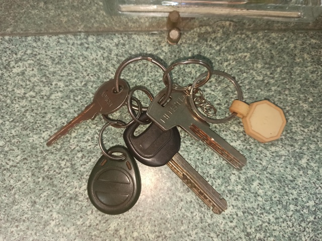 Найдены ключи в парке. Обращаться в аптеку Комсомольск...