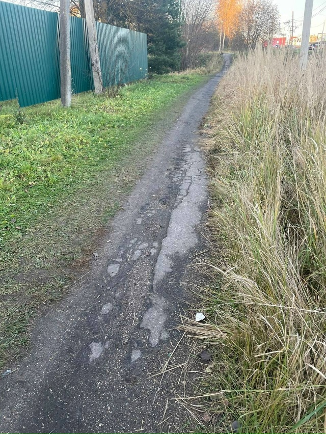 Уважаемая администрация сделайте пожалуйста тропинку...