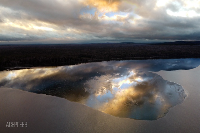 Как красиво замерзает Нижнетуринский пруд, в виде серд...