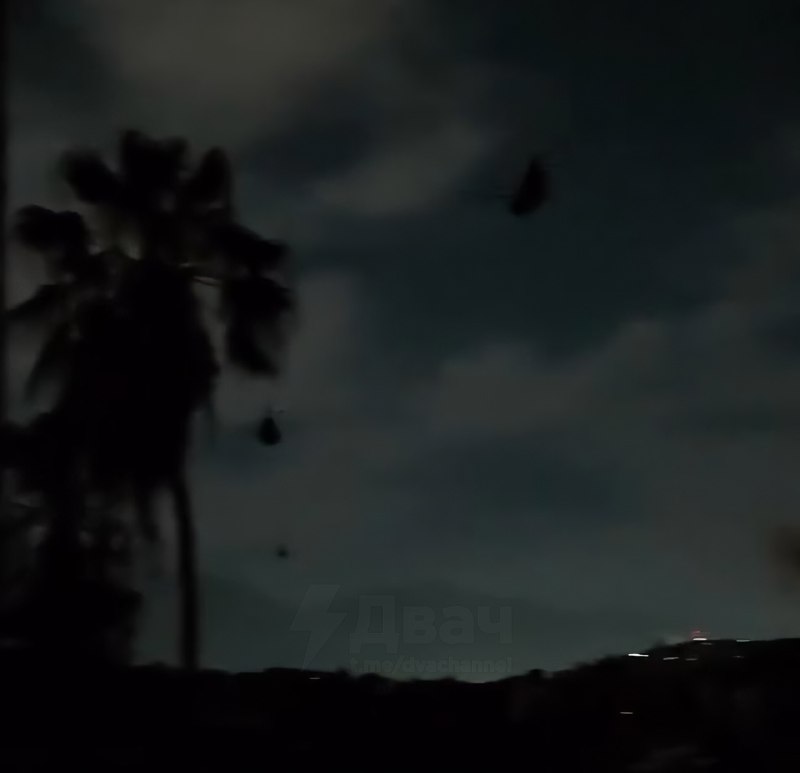 ⚡️⚡️⚡️Дональд Трамп начал СВО в Венесуэле
ВВС США нанесли серию авиаударов по военным объектам и по