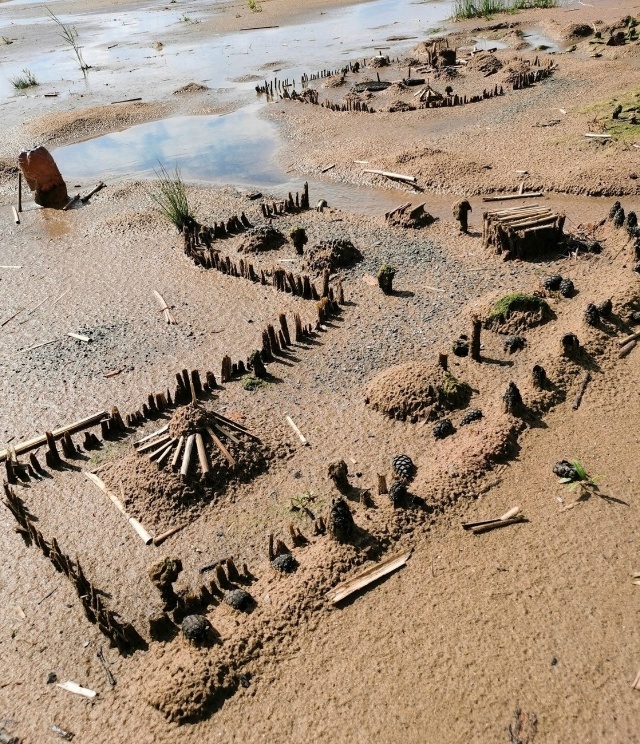 Работа неизвестного на берегу Рыбинского моря 🌊