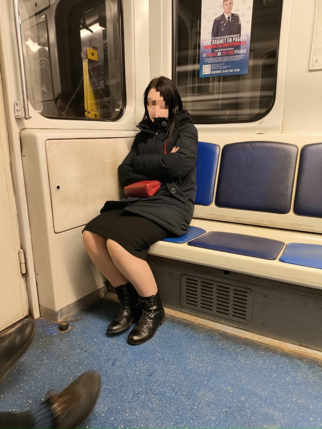 Ехал в 22:30 с этой девушкой до станций метро комендантск...