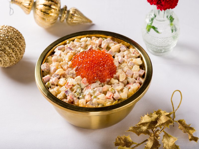 Ахах, в Dr. Живаго в меню появился «Золотой таз оливье» — его вес аж 1,25 кг.
Спешл реально подают