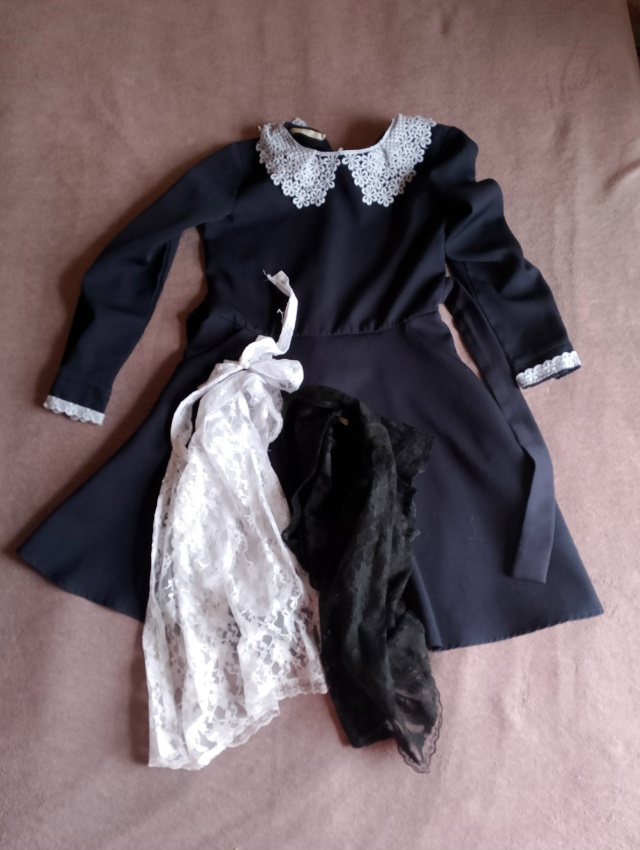 Отдам даром все в одни руки.платье42-44 размер , детское п...