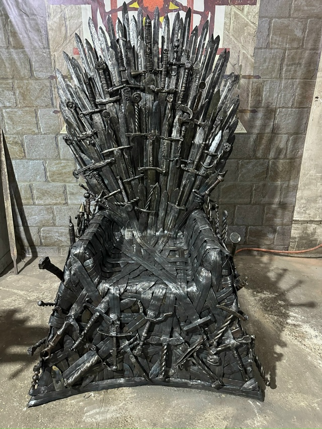 ⚔ В Кунгуре появился свой «Железный трон»!
⠀
Кузнец А...