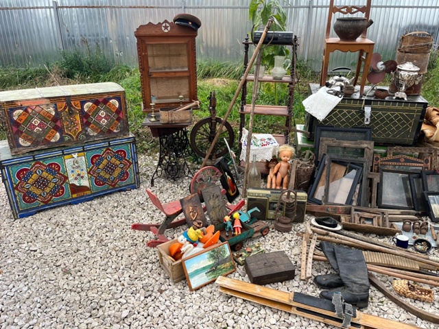 Купим дорого.
Предметы старины, старинную одежду, плат...