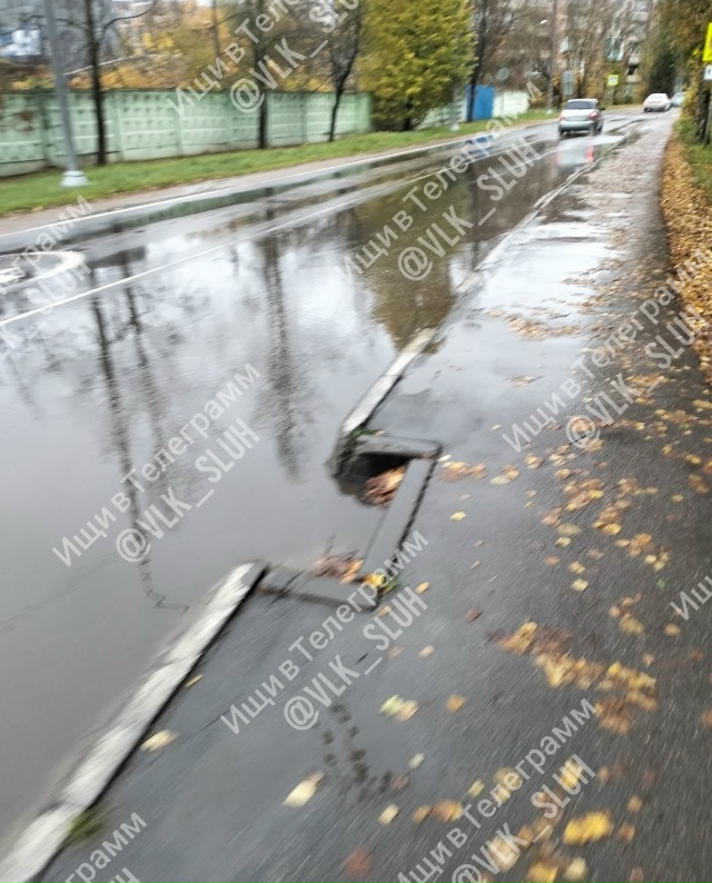 ул Школьная, после дождей подтопления проезжей части н...