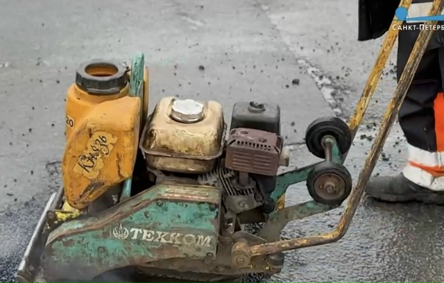 В Петергофе и Стрельне привели в порядок проблемные уч...