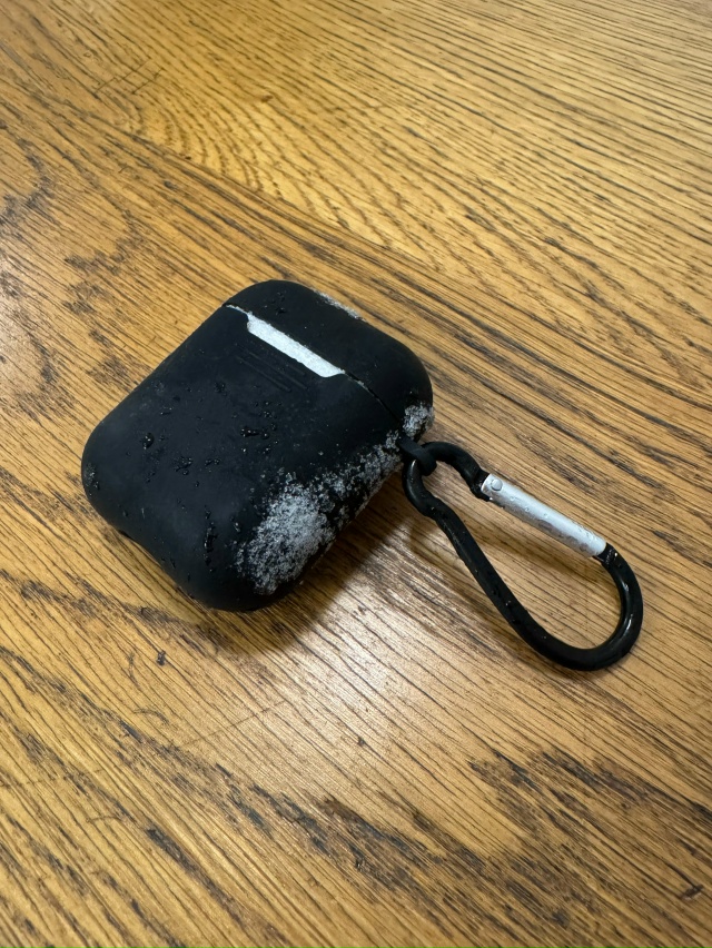 найдены airpods у арктики, чьи?