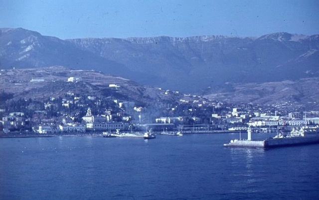 Ялтинский порт, 1960–1970-е годы.
Жизнь кипела, работа шла ?...