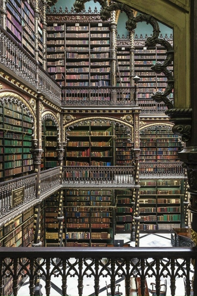 Книги – самые тихие и самые постоянные друзья, они сам?...