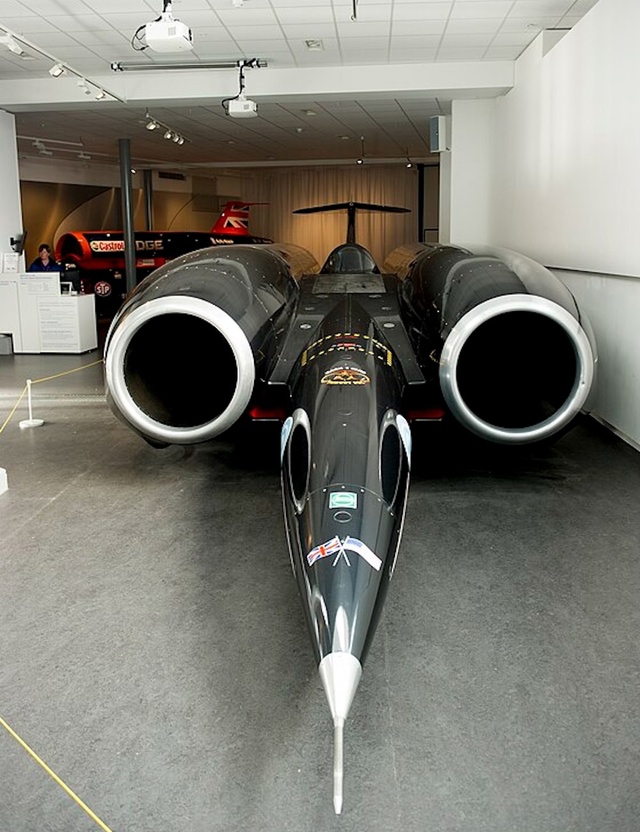 Редкий кадр Ударная волна перед автомобилем Thrust Super Son...