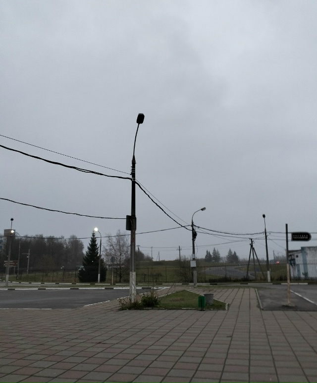 Рижское ш, 4. На территории автовокзала не работают фон?...