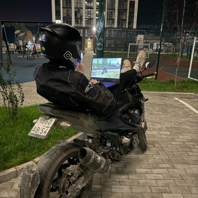 Пацаны поделились фотками того как они играют в Амазин...