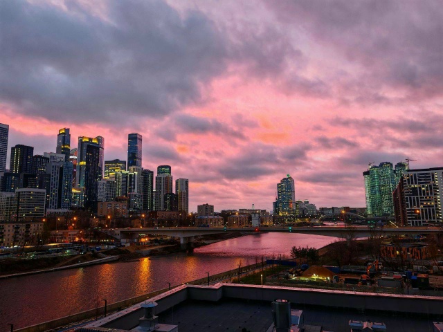 🌅 Розовый рассвет над Москвой стал предвестником рез?...