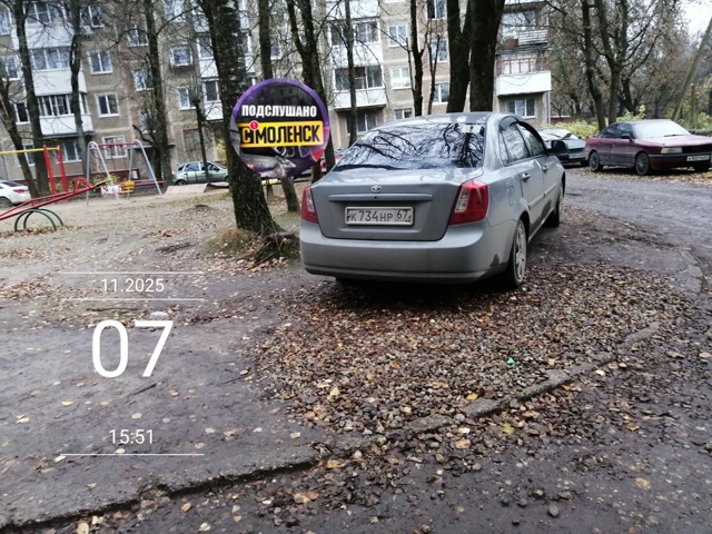 Безобразие у подъезда Безобразие очевидно. Грязь у по...