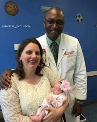 Нигерийский врач-хирург, Dr. Oluyinka Olotoye, провел уникальну?...