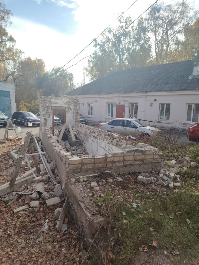 Никто не в курсе, в это бомбоубежище, случайно НЛО не вр...