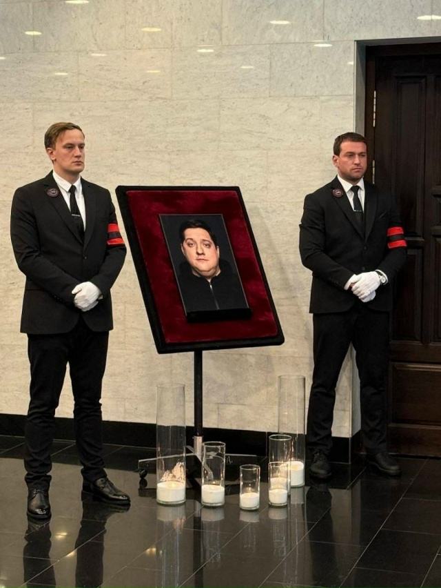 В Москве прошло прощальное мероприятия с актёром Рома?...