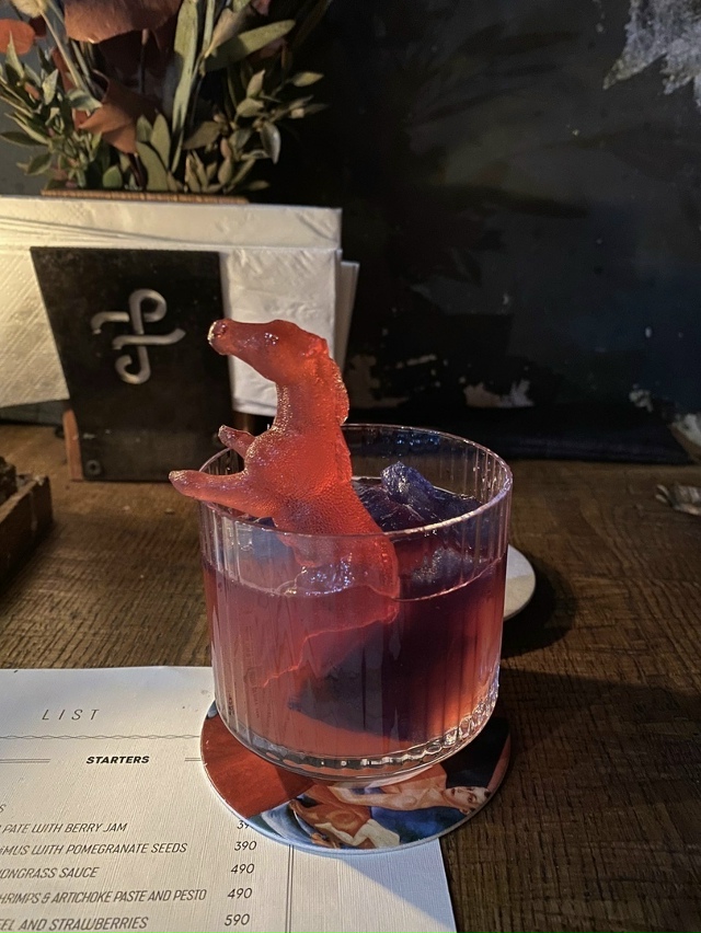 В одном из заведений продается коктейль под названием ...