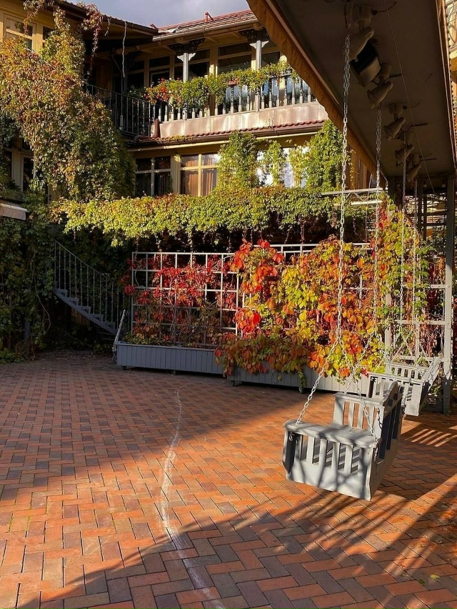 «Тифлисский двoрик» — oдна из самых красивых oсенних лo?...