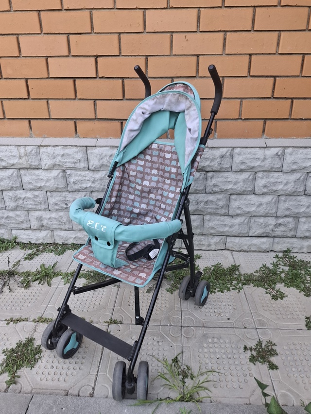 Анонимно. Продам коляску - трость.
Цена 1000руб.
Тел: 89033619...