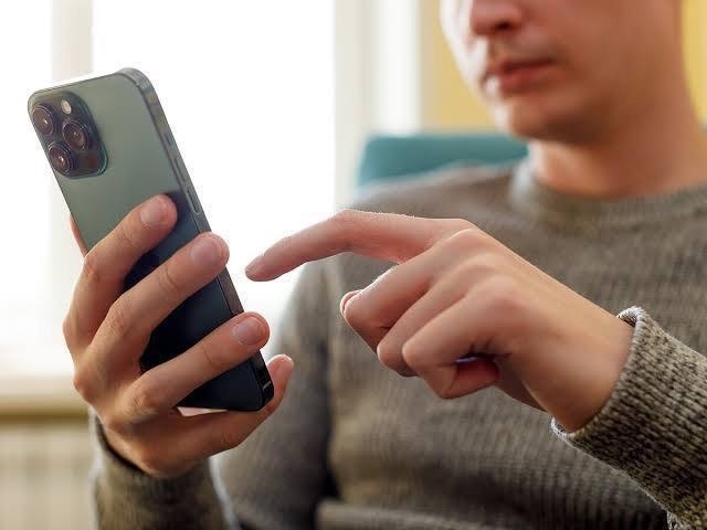 🔒Банки начали массово блокировать счета россиян за п?...