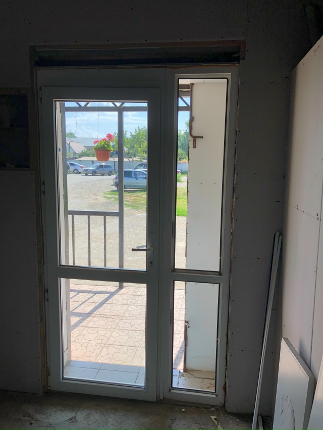 Пластиковая дверь Б.У. В отличном состоянии. Размер 120*20...