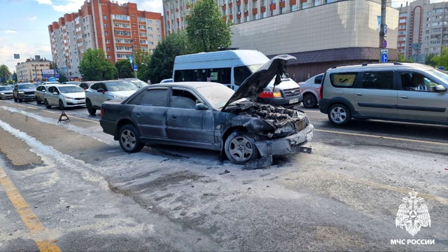 👉В Смоленске после ДТП загорелся автомобиль
📌Об это...