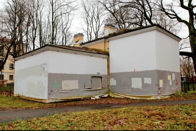 Бывшая аптека дворцового госпиталя в Петергофе обрела...