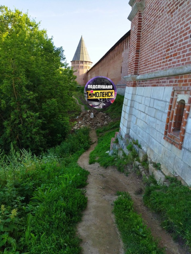Сегодня прогуливался возле Крепостной стены, по той ст...