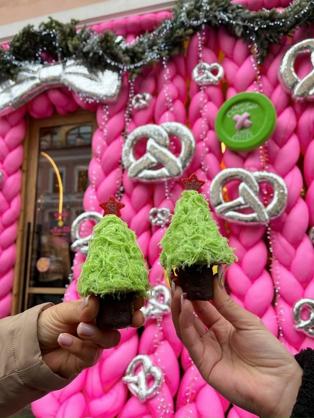 🧁 Идем пробовать новогодние десерты в OMG Coffee
В кофейн?...
