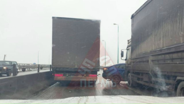 Сегодняшняя причина огромной пробки на Западном обход...