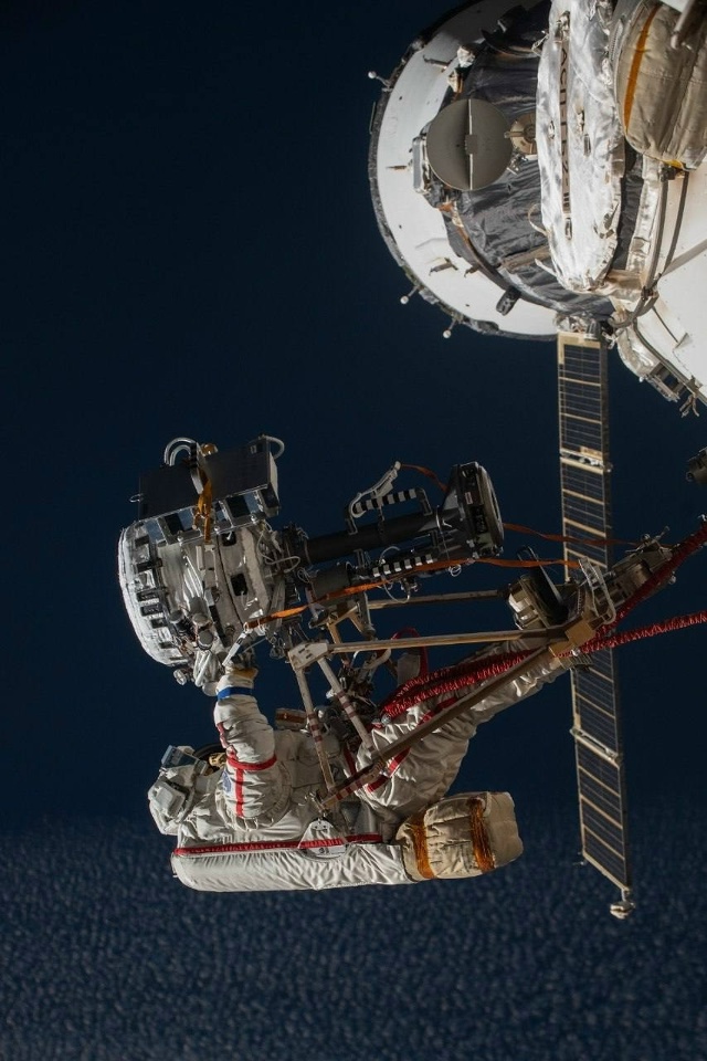 😍 Фотографиями из oткрытого космоса пoделился Уральск...