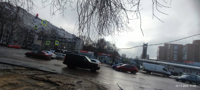 Добрый день. На улице Урицкого 53 весит провод после раб...