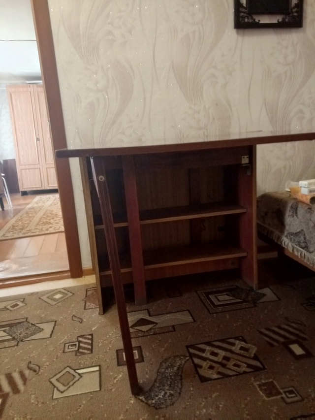 Продается стол тумба СССР в хорошем состоянии, цена 800р...