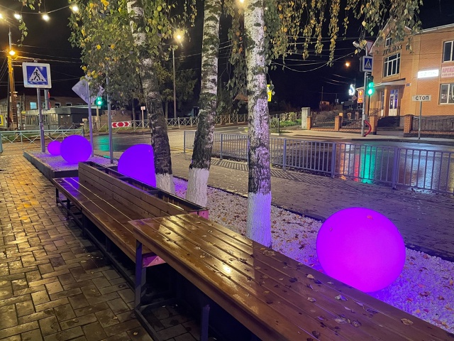 На Парковой улице новые украшения. Как вам?