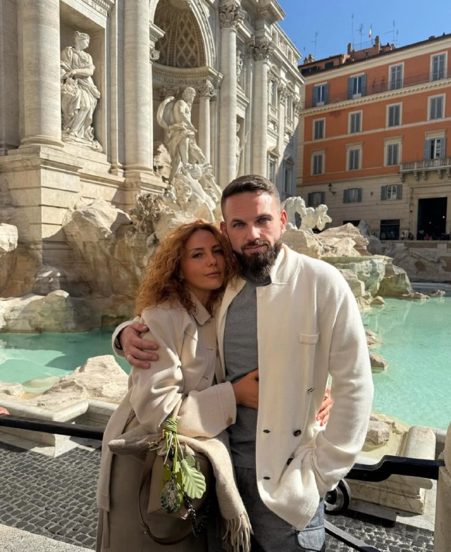 Если посмотреть инсты это семейной пары (Ромчик и жена), то хорошо заметно, что сидел он с 2018 по 2