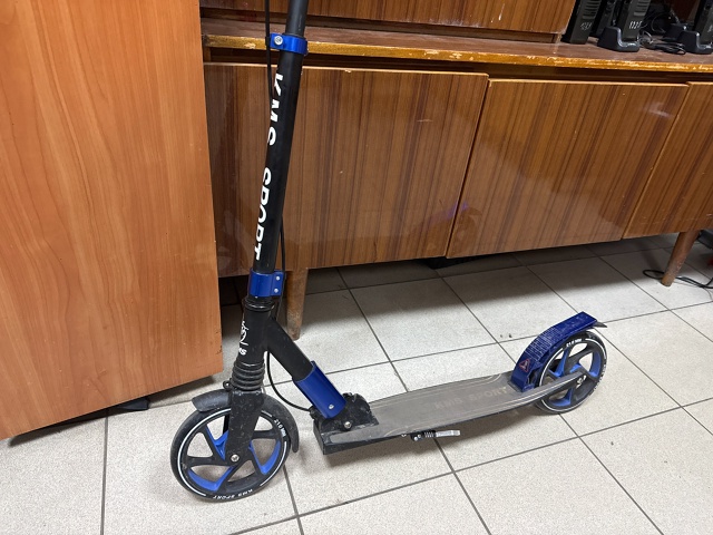 Найден самокат марки KMS SPORT в корпусе синего цвета, обра...