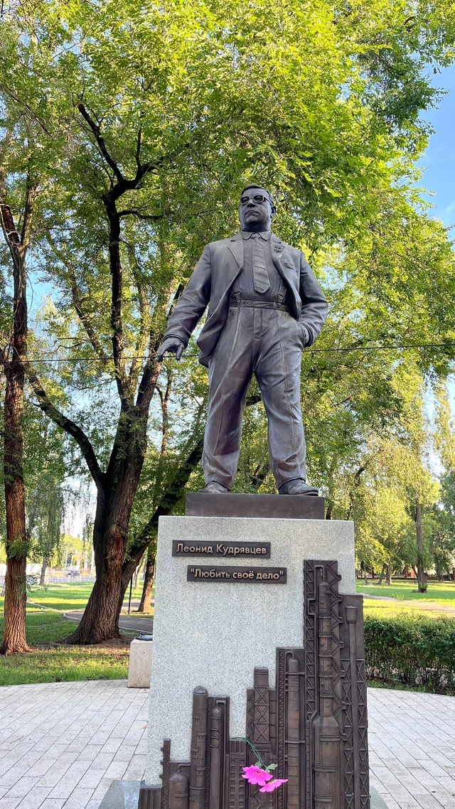 🚴‍♂️ Привет, друзья! Меня зовут Донел, я в дороге.
Пе?...