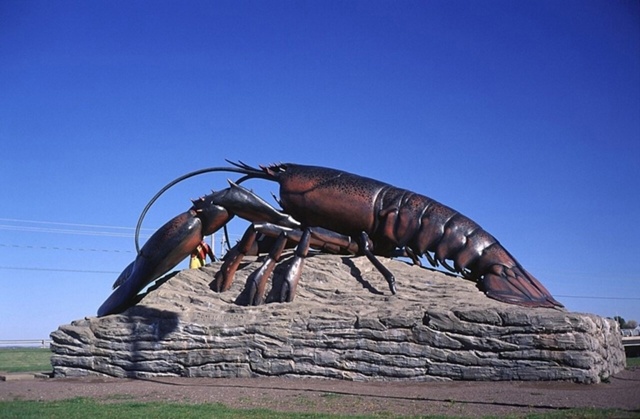 Самая большая скульптура омара!
Огромный и ужасающий ?...